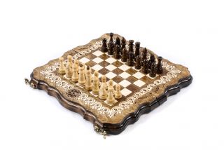 Шахматы с орнаментом с авторским оформлением контура