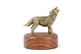 Bronze sculpture the howling wolf 