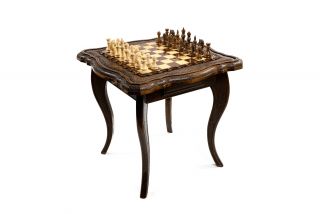 Шахматный столик с авторским оформлением контура
