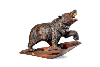Bear sculpture 