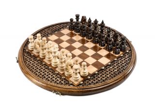 Circular chess with an ornamental weave pattern