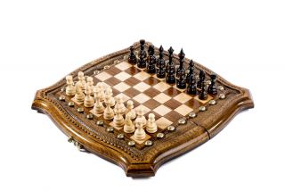 Шахматы-нарды с авторским оформлением контура 