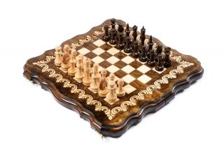 Шахматы-нарды с орнаментом с авторским оформлением контура
