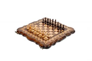 Шахматы-нарды с авторским оформлением контура 